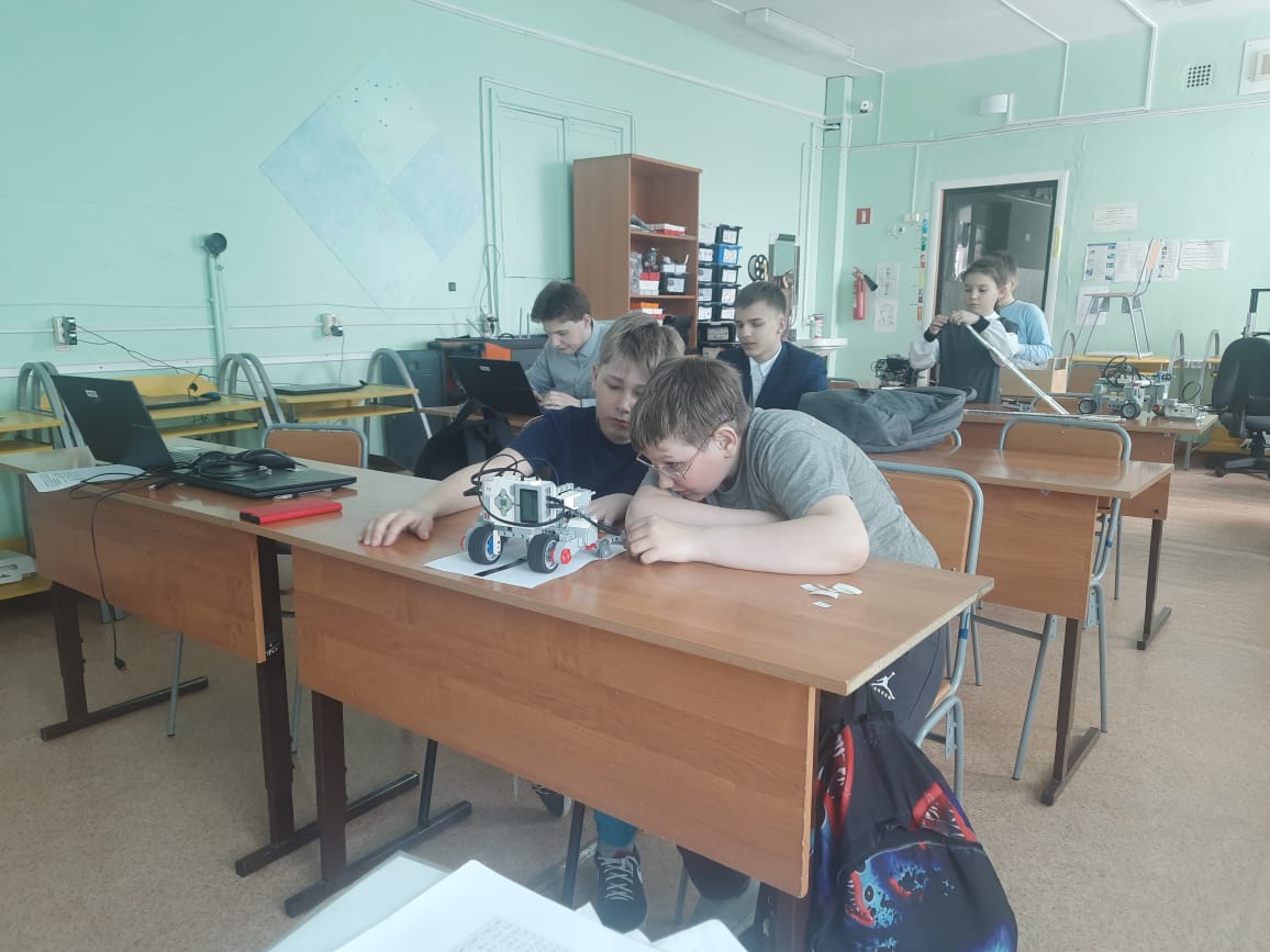 Изучаем конструктор EV3